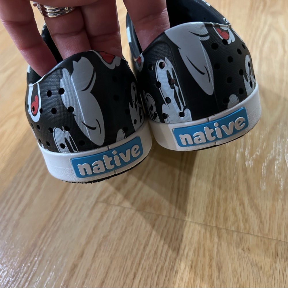 Native x Mickey Mouse shoes - Like new! M5/W7 - Picture 3 of 4